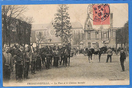 80 - Somme - Fressenneville - La Place Et Le Chateau Incendie (N10886) - Other & Unclassified