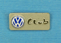 1 PIN'S //  ** VW. VOLKSWAGEN  CLUB ** - Volkswagen