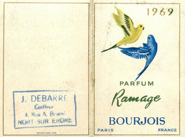 Petit Calendrier Carte Parfumée Illustrateur 1969 * Parfum RAMAGE De Bourgeois * J. DEBARRE Coiffeur Nort Sur Erdre - Moda