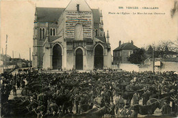 Challans * La Place De L'église * Le Marché Aux Chevaux , Foire Marchands - Challans