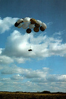 14671 LARGAGE MATERIEL    PARACHUTISME Parachute Militaire  Photo Dujardin Pau Avion   (recto-verso) - Fallschirmspringen