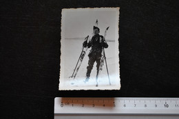 Photo Soldat Ski Dans La Neige Fév 1944 Mme Marcel JEANMART Auvelais Militaire Armée Belge Officier Soldaat Calot WW2 - War, Military