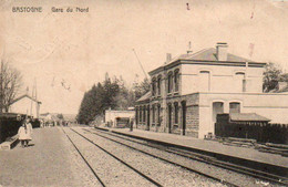Bastogne  Gare Du Nord Animée Voyagé En 1920 - Bastogne