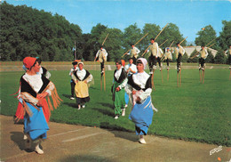 Delcampe - 40 Groupe Folklorique Lous Cadetouns De Soustons , Au Pas De Parade Folklore Landais CPSM GF - Soustons