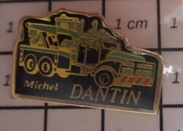 3322 Pin's Pins / Beau Et Rare / TRANSPORTS / CAMION BENNE ? MICHEL DANTIN Tchao Dantin ! - Transports