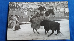 CPSM TAUREAU TORERO TOREADOR CHEVAL CAVALIER CORRIDA SUERTA DE VARA ARENES PHOTO GEORGE ARLES - Stiere