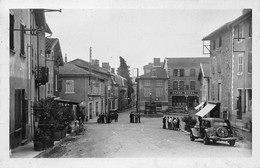 SAINT-JEAN-de-BOURNAY (Isère) - Place De L'Hôtel De Ville - Automobile, Grand Hôtel - Saint-Jean-de-Bournay