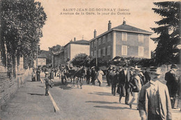 SAINT-JEAN-de-BOURNAY (Isère) - Avenue De La Gare, Le Jour Du Comice - Attelage De Cheval - Saint-Jean-de-Bournay