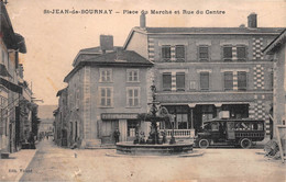 SAINT-JEAN-de-BOURNAY (Isère) - Place Du Marché Et Rue Du Centre - Fontaine, Gd Hôtel Du Nord, Autobus, Pitiot Tailleur - Saint-Jean-de-Bournay