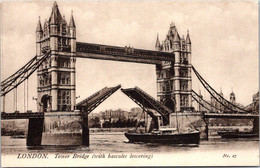 (3 L 58) (old B/w)  London Bridge With Ship (London - UK) - River Thames