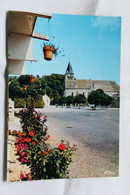 Cpm, Saint Valerien, Place De La Paix, Au Fond L'église, Yonne 89 - Saint Valerien