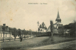 Hescamps * La Place Du Village Et L'église - Autres & Non Classés