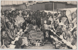 ACCRA - GHANA - GOLD COAST - The Asantehene Otumfuor Sir Osei Agyeman Prempeh II At A Dubar With A Golden Stool - Cpa - Ghana - Gold Coast