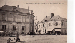 Le Louroux-Béconnais Animée Place De L'Eglise Hôtel Des Voyageurs Commerces Attelage - Le Louroux Beconnais