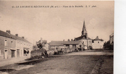 Le Louroux-Béconnais Animée Place De La Rochelle - Le Louroux Beconnais