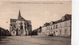 Le Louroux-Béconnais Animée Place De La Mairie L'Eglise Tacot - Le Louroux Beconnais