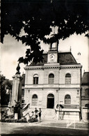 GENTILLY- La Mairie Et Le Monument Aux Morts CPA Saintry - L'Arcadie (180112) - Gentilly