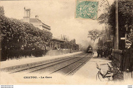 CHATOU   La Gare.  Carte écrite En 1905   Très Bon état - Chatou