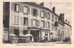 CPA - 95 - MAGNY EN VEXIN - Hôtel Du GRAND CERF - Vieille Voiture - Magny En Vexin