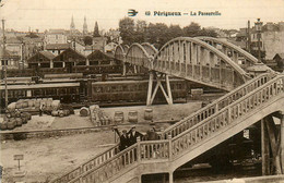 Périgueux * La Passerelle De La Gare * Ligne Chemin De Fer * Wagons - Périgueux