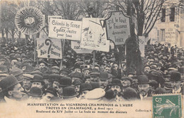 10-TROYES- MANISFESTATION DES VIGNERONS CHAMPENOIS 9 AVRIL 1911- BDL DU XIV JUILLET LA FOULE AU MOMENT DES DISCOURT - Troyes