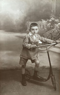 Jeu Jouet - Carte Photo - Enfant Et Sa Trottinette - Jeux Et Jouets