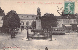 CPA - 10 - TROYES - Monument Des Enfants De L'Aube - Avenue De La Gare Et La Gare - Troyes