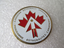 PIN'S    ESPACE   CANADIAN  ASTRONAUT - Espacio
