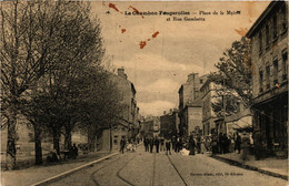 CPA Le CHAMBON-FEUGEROLLES - Place De La Mairie Et Rue Gambetta (359888) - Le Chambon Feugerolles