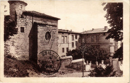 CPA AK ROUSSILLON - Chateau De ROUSSILLON (434833) - Roussillon