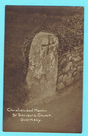 CPA Christianised Menhir St Savious Church Guernsey - Guernesey - Pierre Chrstianisée - Pas Dolmen - Dolmen & Menhirs