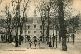 Fontenay Le Comte * La Cour Du Collège * école - Fontenay Le Comte