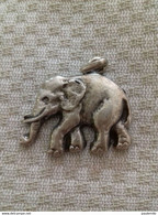 BEAU PENDENTIF ELEPHANT  ARGENTE - Hangers