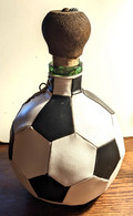 Bouteille Vide Vintage Forme Ballon De Football - Sonstige & Ohne Zuordnung