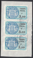 TIMBRE MOBILE - MONACO - TIMBRE FISCAL - N°68 - BANDE DE TROIS SUR FRAGMENT DE DOCUMENT - COTE 15€. - Fiscales