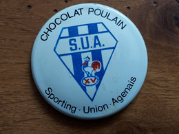 CHOCOLAT POULAIN Badge Tôle Sérigraphiée SPORTING UNION AGENAIS S.U.A. - Schokolade