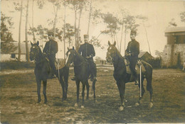 Militaria * Carte Photo * Militaires Soldats Cavaliers à Cheval * Régiment - Régiments