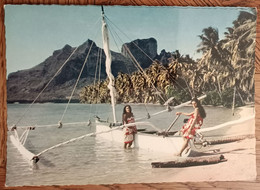 BORA-BORA - Pirogue à Voile Sur La Plage De L'hôtel Bora-bora - - Frans-Polynesië