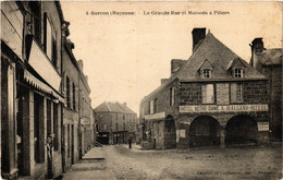 CPA GORRON Mayenne-La Grande Rue Et Maisons A Pilliers (420466) - Gorron