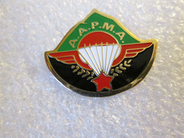 PIN'S    A.A.P.M.A   PUY DE DOME  PARACHUTE - Fallschirmspringen