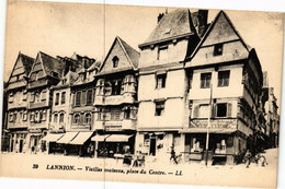 CPA LANNION - Vieilles Maisons Place Du Centre (230255) - Lannion