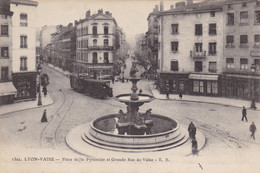 LYON - Vaise - Place De La Pyramide Et Grande Rue De Vaise - Lyon 9