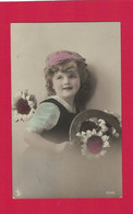 XA1139 JEUNE FILLE  FILLETTE , ENFANT, GIRL , FAMOUS CHILD MODEL SHIRLEY ASHTON  LOTS OF SUNFLOWERS RPPC - Portraits