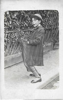 A Identifier.cpa Photo D'un Jeune Homme à L'allure Clownesque. - To Identify