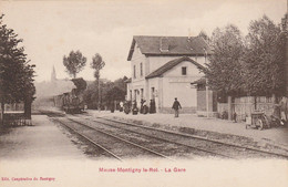 MEUSE-MONTIGNY LE ROI - LE TRAIN ARRIVE EN GARE - BELLE CARTE - ANIMATION SUR LE QUAI - - Montigny Le Roi