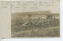 Carte Photo Militaria 68 CHALAMPÉ Groupe De Soldats Devant Un Pont De Chemin De Fer Au-dessus Du Rhin 1921 - Chalampé