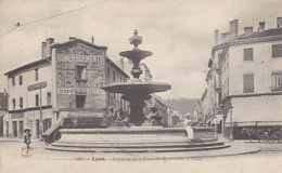 LYON - Fontaine De La Place Des Pyramides à Vaise - Lyon 9