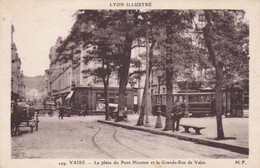 LYON - Vaise - La Place Du Pont Mouton Et La Grande Rue De Vaise - Lyon 9