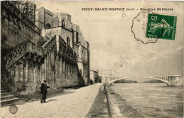 CPA PONT-St-ESPRIT - Escalier St-PIERRE (459188) - Pont-Saint-Esprit