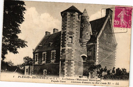 CPA PLESSIS-les-TOURS - Le Chateau (Mon.Hist.) Facade Ouest (227157) - La Riche
